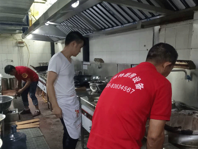 酒店廚房工程現(xiàn)場(chǎng)安裝圖片