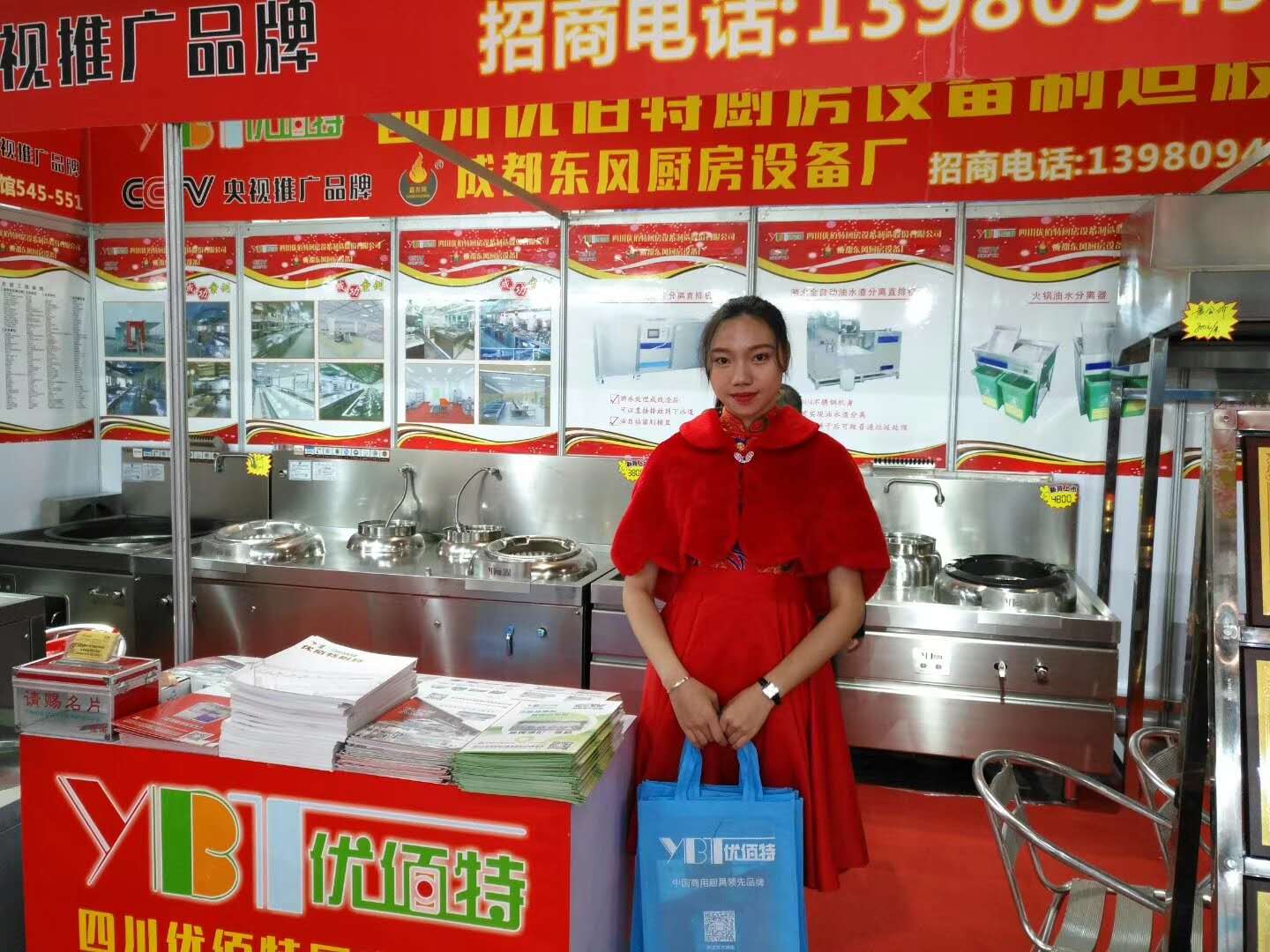 優(yōu)佰特25屆廣州酒店廚房設(shè)備中展廚房油煙凈化一體機照片